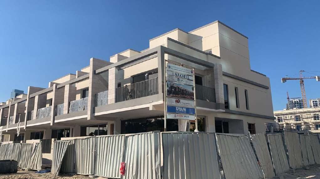 Row of villas under construction at Le Parc, Jumeirah Village Circle